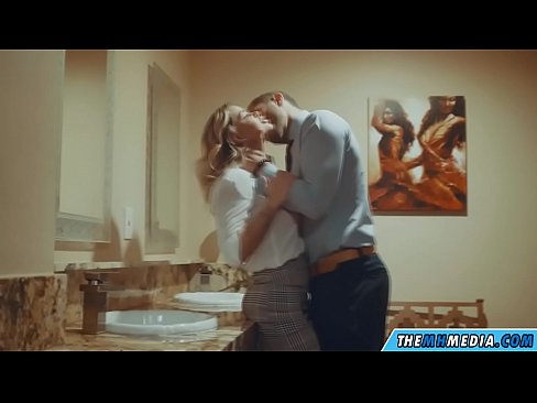 ❤️ Nalika pirang busty seduces anjeun dina restroom umum ️ porno di urang% su.verhentai.ru% ❌️
